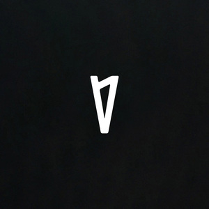 摸着小表妺的小屁股坐下
