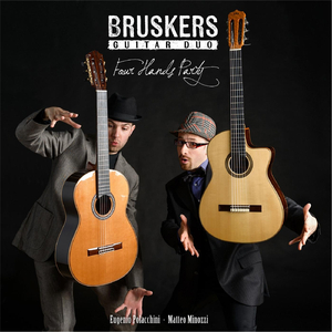 摸着小表妺的小屁股坐下
